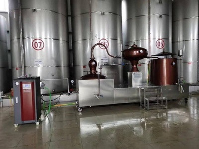 這幾年因為疫情等原因給我國經(jīng)濟帶來很大沖擊,隨著經(jīng)濟放緩釀酒行業(yè)也受很大影響,我們公司是主要生產(chǎn)葡萄酒加工設備設備的廠家,